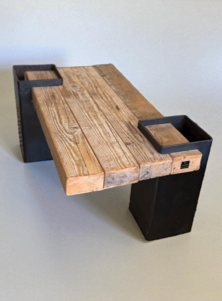 Mesa de centro sobre perfiles de acero